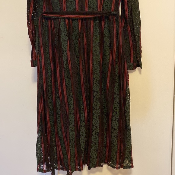 Lace patterned knee length dress - Picture 4 of 8